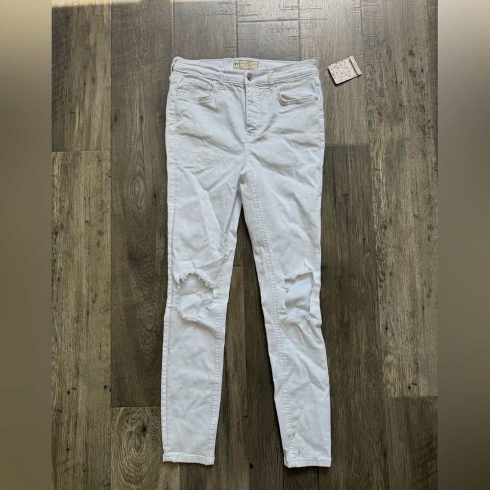 NEW WITH TAGS WOMENS FREE PEOPLE JEANS SIZE 27